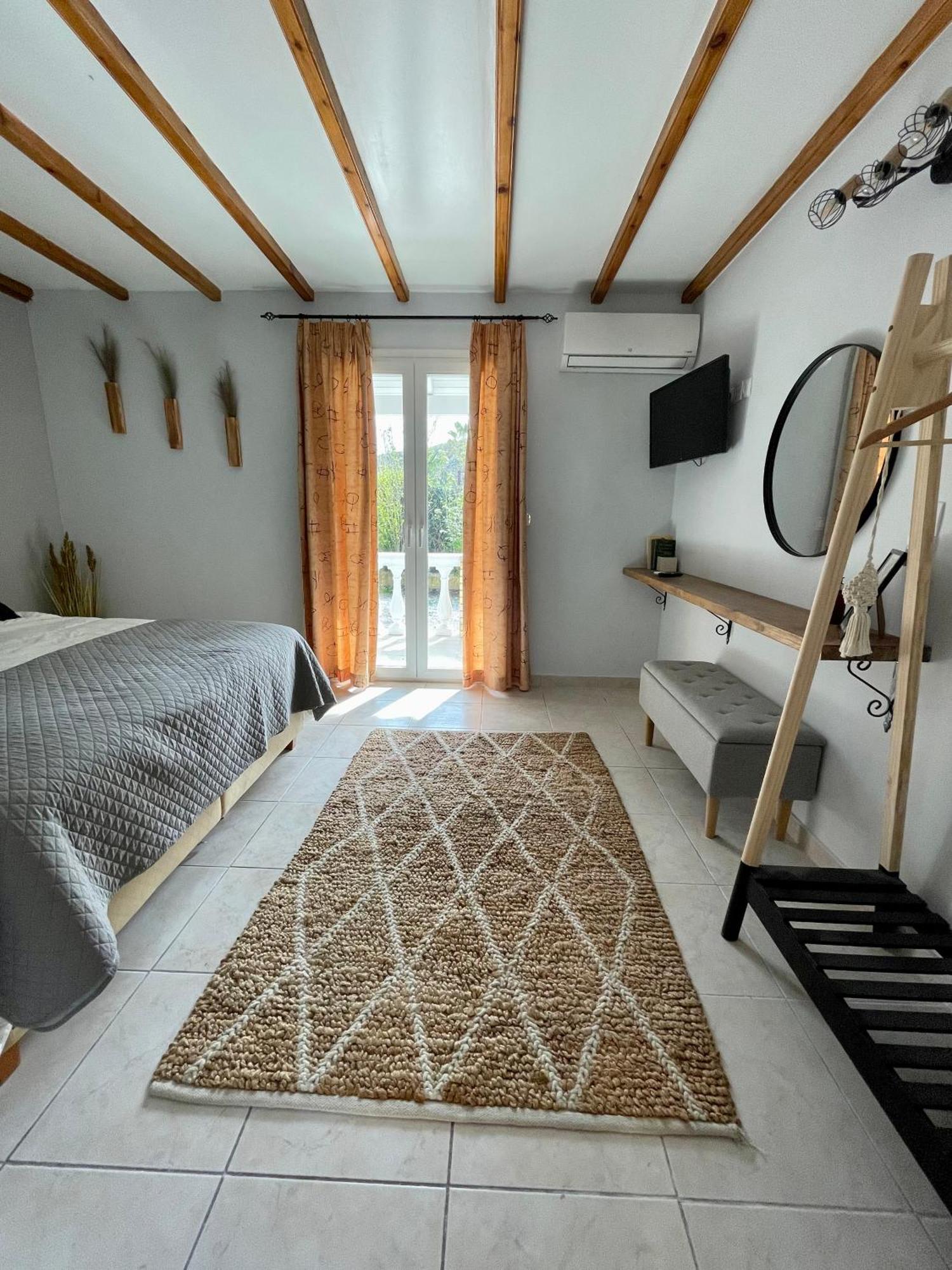 Apartment Euphoria And *